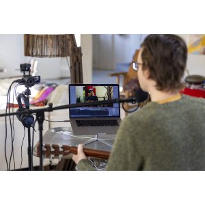Mostrada en uso con equipos y accesorios no incluidos