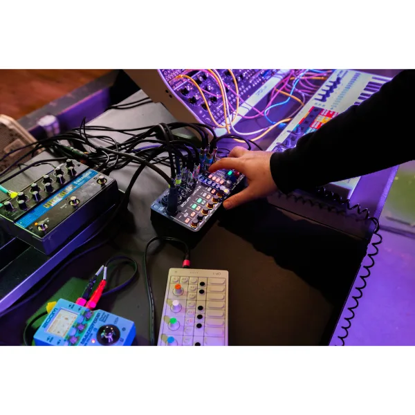 vluxページ Zoom LiveTrak L-6 Mezclador Digital Portátil de 6 Canales y